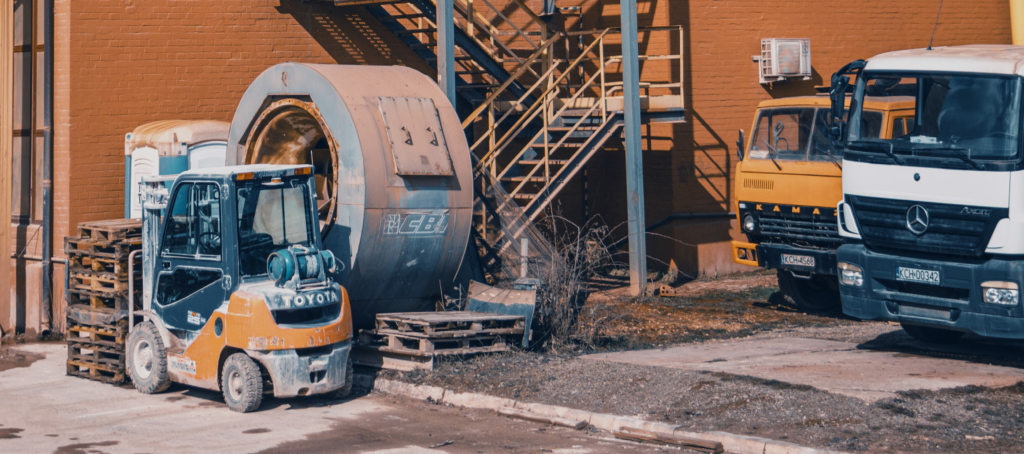 Overcoming Challenges During Turnaround: RTLS for a Fortune 10 Oil and Gas Company 1 Forklift and heavy trucks at an industrial facility representing the moving equipment managed with Litum's collision warning RTLS system during oil and gas turnarounds