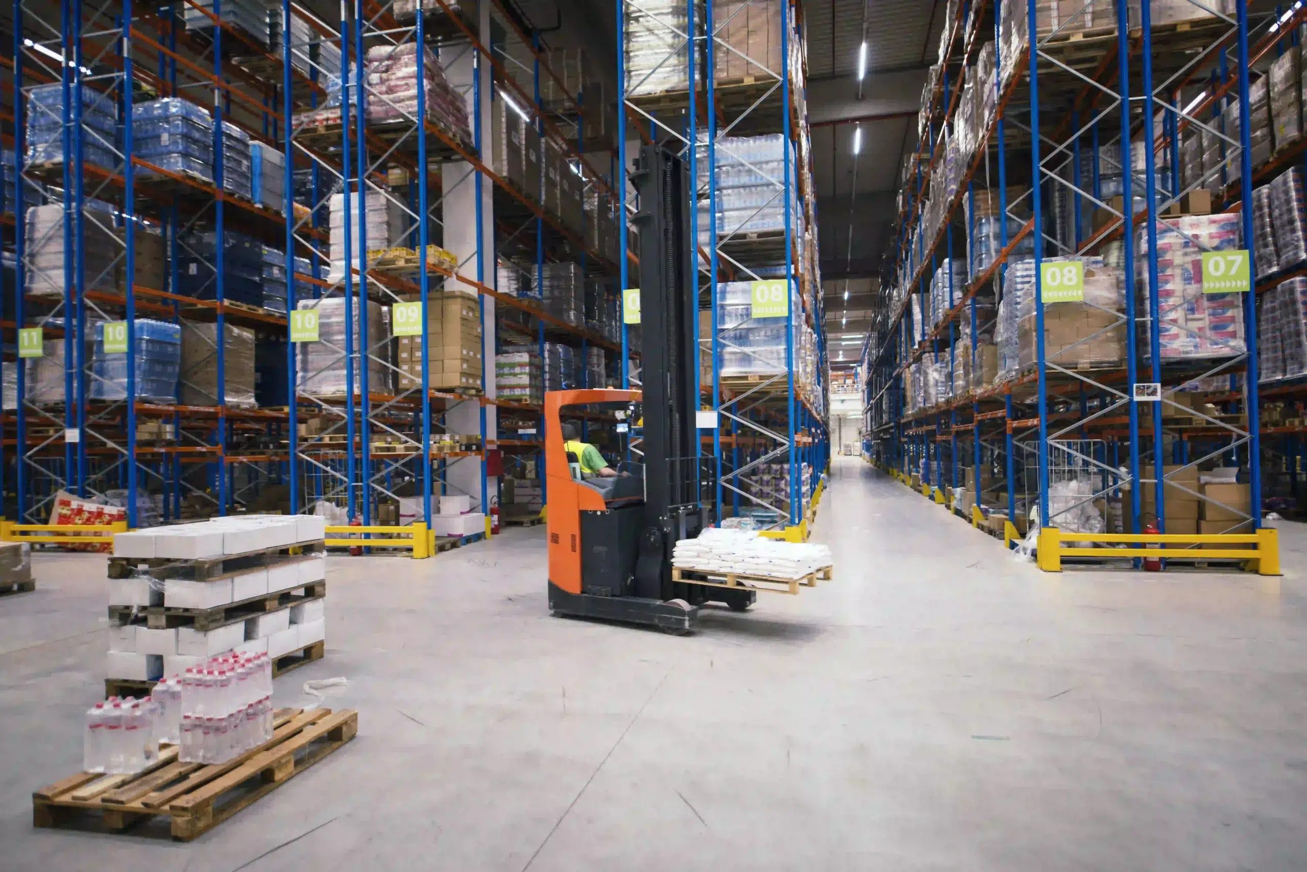 Home 80 Industrial warehouse interior with forklift and shelves where UWB and BLE RTLS systems are deployed for indoor positioning